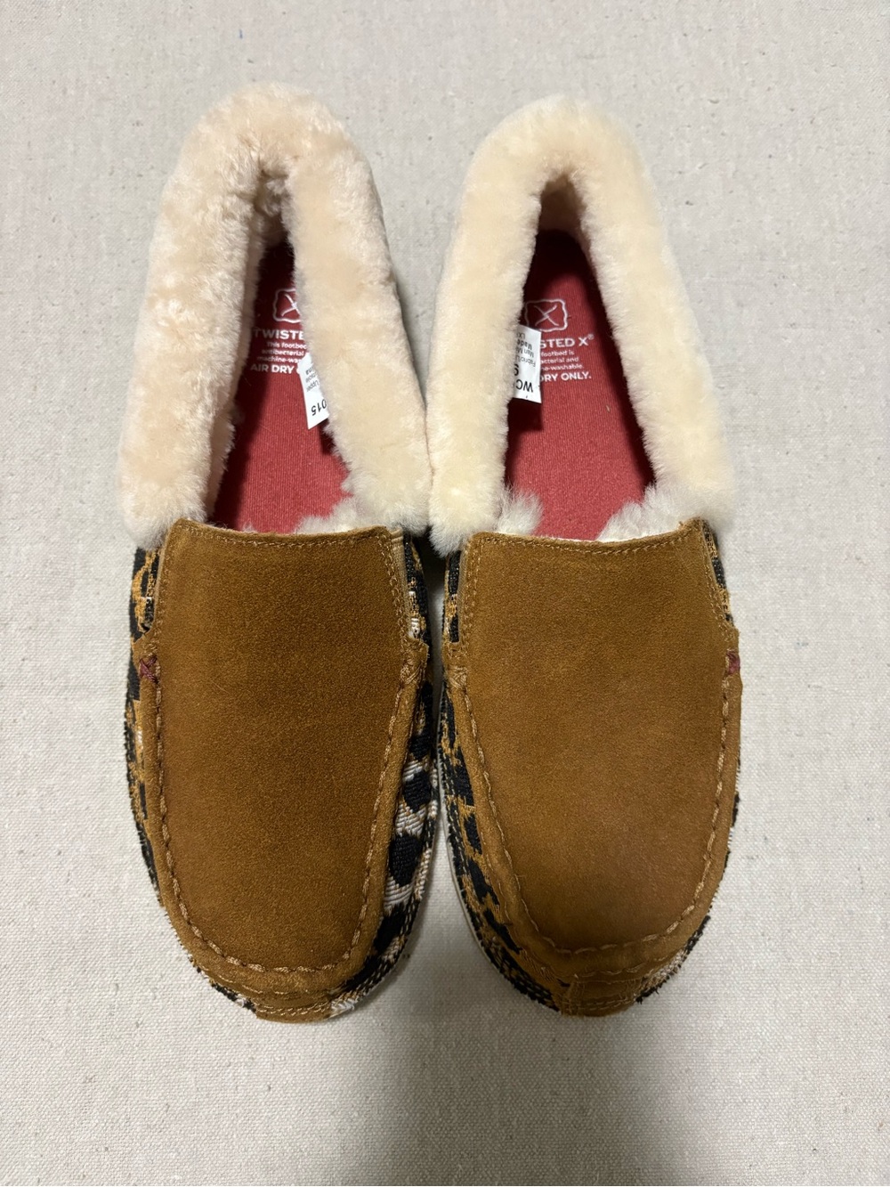 Twisted x moc-toe leopard fleece lined women’s 9M